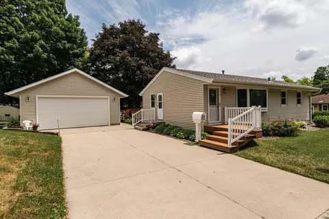 3907 5th Pl NW, Rochester, MN 55901