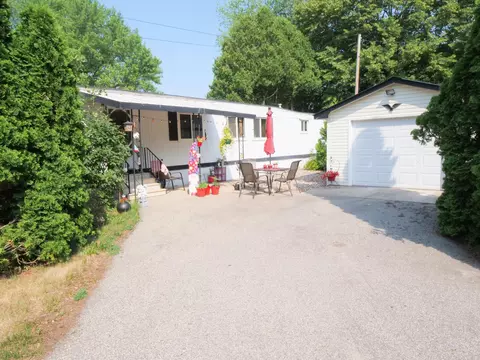 824 Hiawatha Dr E, Wabasha, MN 55981