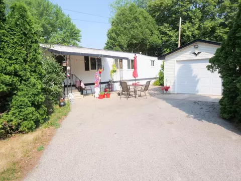 824 Hiawatha Dr E, Wabasha, MN 55981