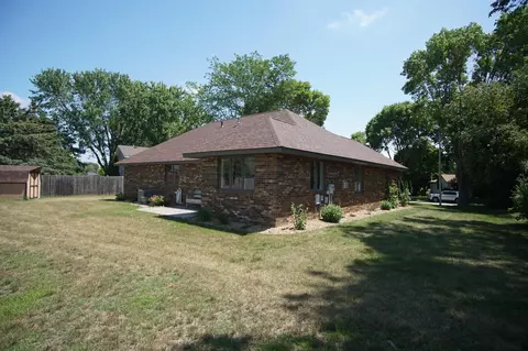 119 31st St NW, Willmar, MN 56201 photo 3