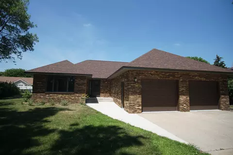 119 31st St NW, Willmar, MN 56201
