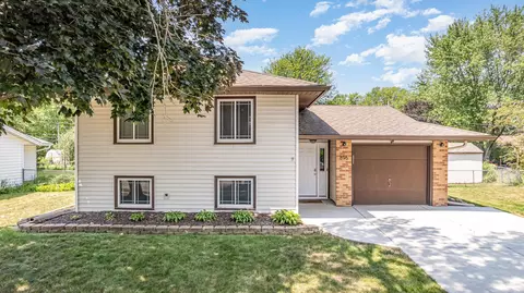 896 Golding Ln, Apple Valley, MN 55124