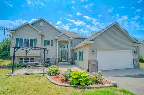 12871 295th St, Lindstrom, MN 55045