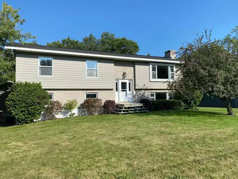 702 5th Ave NE, Roseau, MN 56751