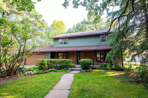 713 Koehler Rd, Vadnais Heights, MN 55127