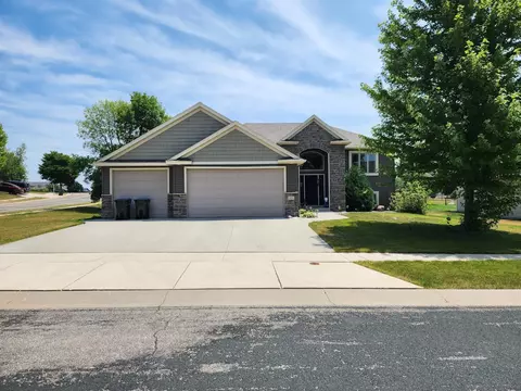 6480 Shetland Dr NW, Rochester, MN 55901