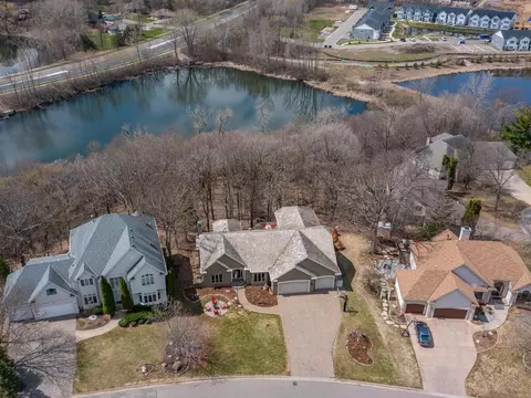 27 Geneva Blvd, Burnsville, MN 55306