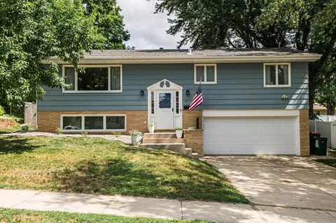 617 28th St NW, Rochester, MN 55901