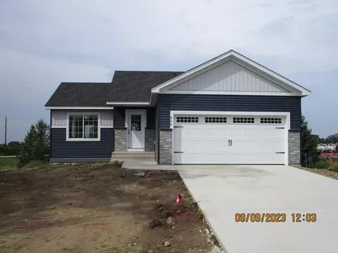 860 Poplar Dr SE, Kimball, MN 55353