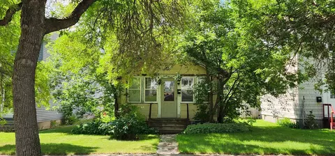 407 7th St, International Falls, MN 56649