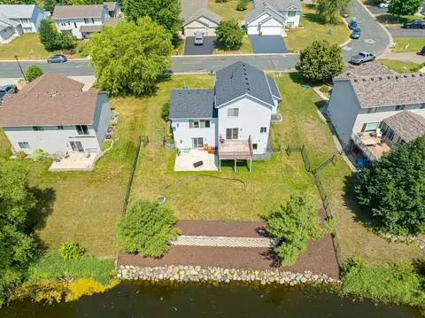 1379 Creekside Dr, Waconia, MN 55387
