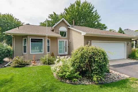 7593 Upper 17th St N, Oakdale, MN 55128