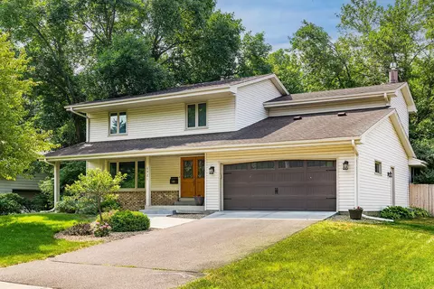 6921 Knoll St N, Golden Valley, MN 55427