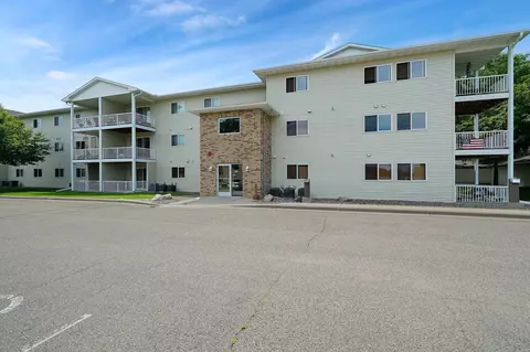 875 Bahls Dr #204, Hastings, MN 55033