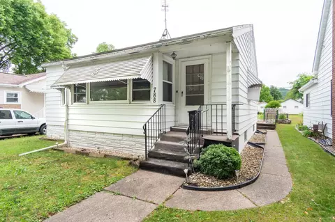 788 Hillview Ave, La Crosse, WI 54601