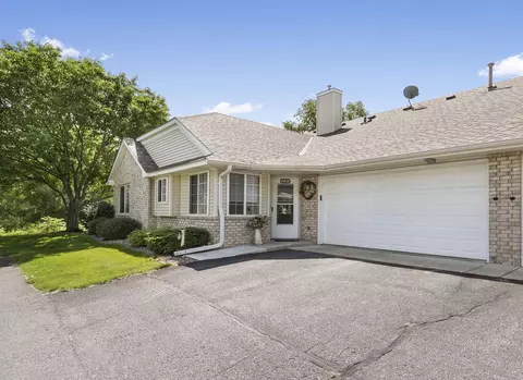 4458 Bay Ln, White Bear Lake, MN 55110