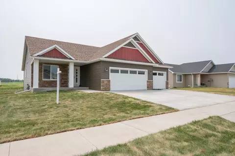 2101 Elk Run Dr SE, Pine Island, MN 55963