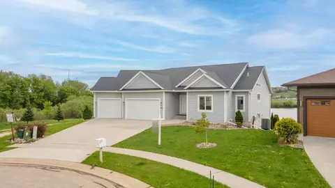 2912 Lake Vista Dr NW, Rochester, MN 55901