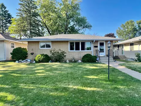 1615 Cottage Ave E, Saint Paul, MN 55106