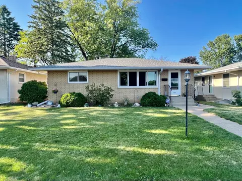 1615 Cottage Ave E, Saint Paul, MN 55106