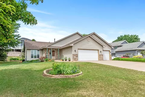2601 Southcrest Ave E, Maplewood, MN 55119