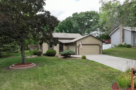 3264 York Dr, Woodbury, MN 55125
