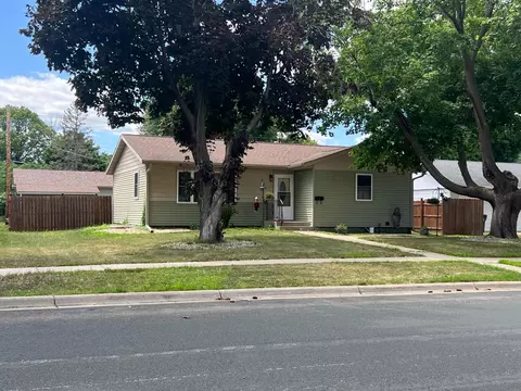208 N Linden St, Belle Plaine, MN 56011