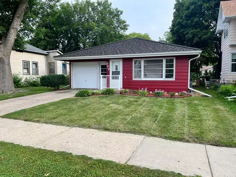307 E 3rd St, Fairmont, MN 56031