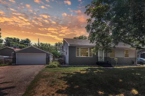 549 Willow Ln, Woodbury, MN 55125