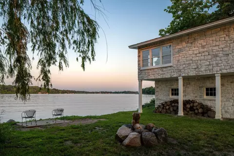 800 N Arm Dr, Mound, MN 55364