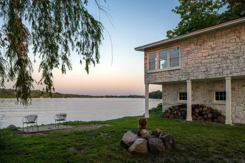 800 N Arm Dr, Mound, MN 55364