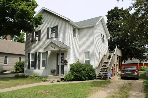626 W King St, Winona, MN 55987