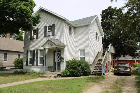 626 W King St, Winona, MN 55987