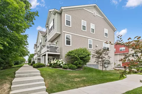 9560 Madison Dr #4, Chanhassen, MN 55317