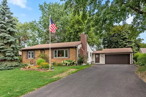 423 Minnesota Ave, Roseville, MN 55113