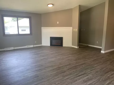 535 Bluff St NE, Hutchinson, MN 55350