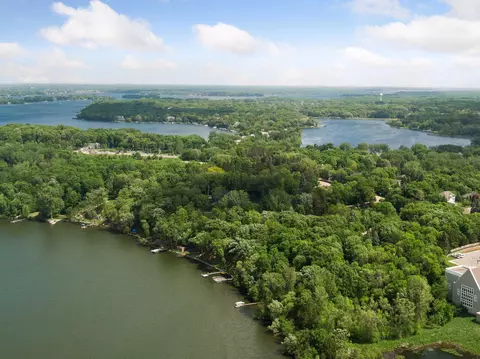 7100 Rolling Acres Rd, Excelsior, MN 55331 photo 2