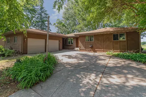 101 N Circle Dr, Montgomery, MN 56069