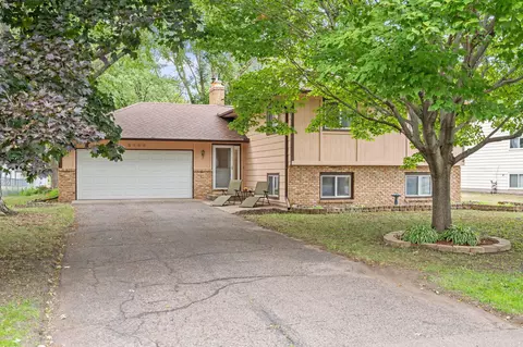 8484 Sunnyside Rd, Mounds View, MN 55112