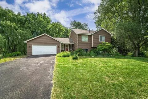 5890 Otter View Trl, White Bear Township, MN 55110