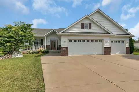 1126 Parkwood Loop, Saint Cloud, MN 56303