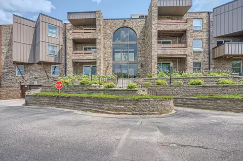 2240 Midland Grove Rd #103, Roseville, MN 55113