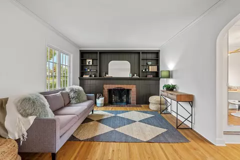 2192 Highland Pkwy, Saint Paul, MN 55116