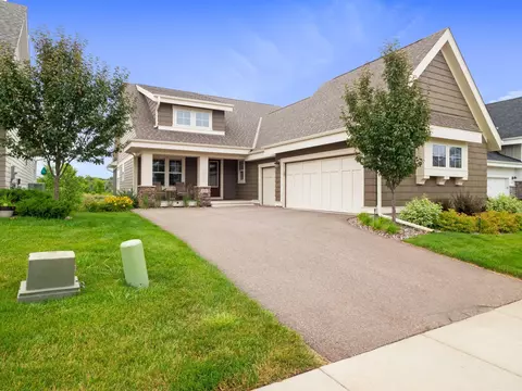 16294 Dutch Barn Dr, Lakeville, MN 55044