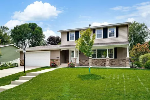 1316 Honeysuckle Ln, Hastings, MN 55033