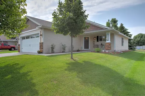 1003 Winsome Way NW, Isanti, MN 55040