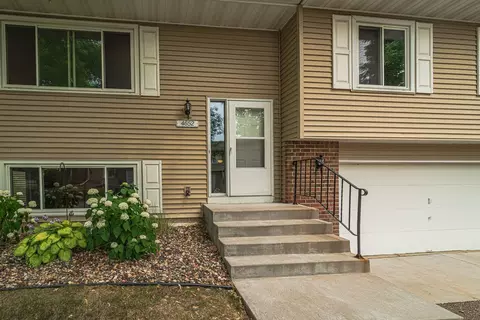 4652 Ridge Cliff Dr, Eagan, MN 55122