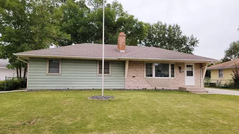 8753 Hadley Ave S, Cottage Grove, MN 55016