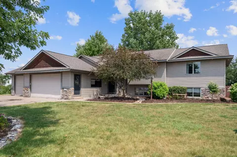 825 Brady Ln, New Richmond, WI 54017