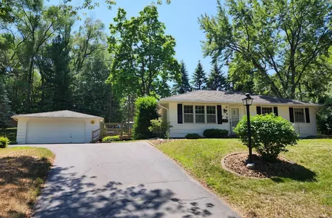 2419 W 107th St, Bloomington, MN 55431